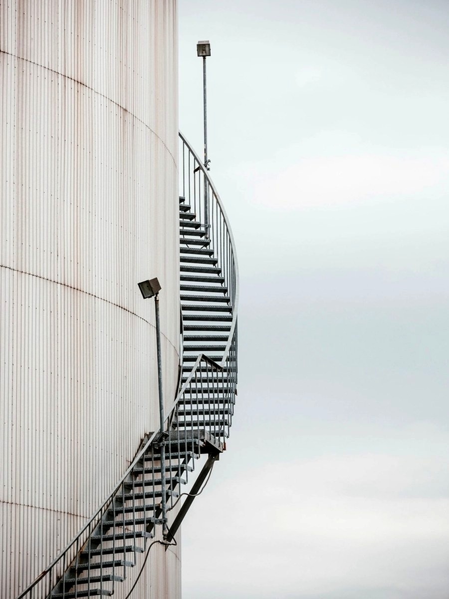 Bulk fuel storage tank and access stair