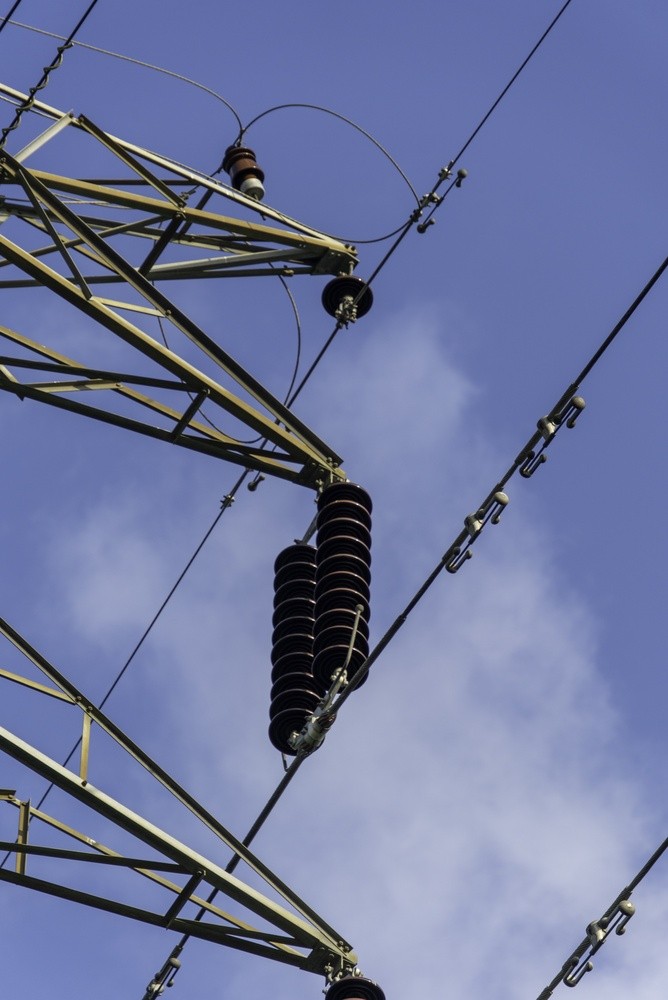 Insulator string and conductors on a high voltage line